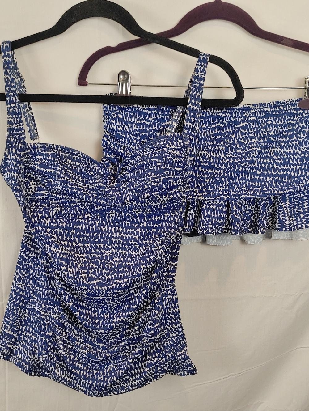 La Blanca Blue & White Print Ruched Tankini & Skirted Ruffled Bottom Size 4